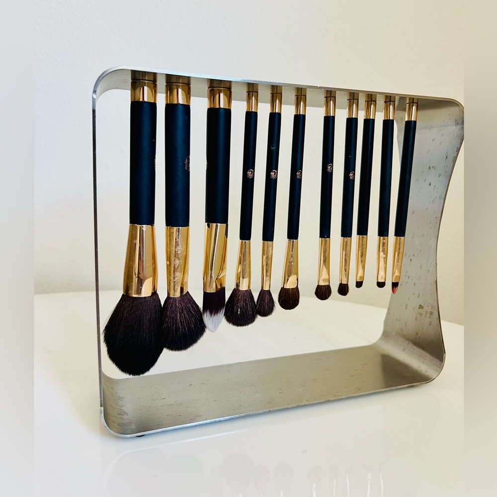 Makeup Brush Set with Magnetic Drying Rack - 11 Piece Black & Gold